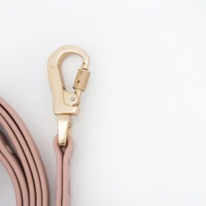 Correa Realbarbi: Fabricada en materiales impermeables de alta calidad